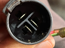 Cargar imagen en el visor de la galería, 50 40 hp Yamaha 62Y-81960-00-00 Mercury VOLTAGE REGULATOR 825076 four stroke yamamerc 1995-2000