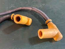 Lade das Bild in den Galerie-Viewer, DT 225 150 hp Suzuki 33410-87D80 IGNITION COIL f6t532, 33510-87D20 SPARK PLUG CAP two stroke - OEM SUPER SIX ONLY