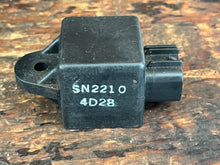Cargar imagen en el visor de la galería, 150 -250 hp Yamaha FUEL RELAY 6-pin 68V-81950-00-00 SN2210 two stroke REC68V-81950-00
