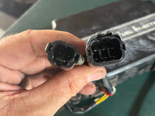 Cargar imagen en el visor de la galería, DT 225 HP Suzuki 33920-92EA0 FUEL INJECTION UNIT oem Two Stroke super clean