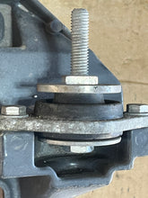 Cargar imagen en el visor de la galería, OMC 912537 Cobra Inner Transom Mount Plate 984757 2.3 3.0 4.3 5.0 5.7 5.8 7.5 Liter w/ Mounts