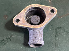 Cargar imagen en el visor de la galería, 150 hp Yamaha NIPPLE HOSE COVER popet valve Compression Spring 6G5-11372-00-9M 6G5-11372-00-5B carbureted TWO STROKE compatible 115 -225 hp