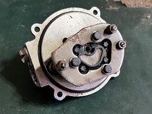 Lade das Bild in den Galerie-Viewer, DT 140 115 85 75 hp Suzuki 48502-94530 VALVE BODY ASSY for ptt trim pump Two Stroke 1986-1996