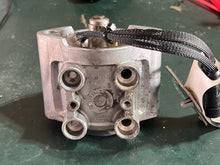 Cargar imagen en el visor de la galería, 40 50 60 hp Evinrude E-tec FUEL INJECTOR 5008826 5008474 two stroke 2015 AG