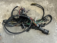 Cargar imagen en el visor de la galería, 150 175 200 hp Mercury HARNESS ASSY 84-98866A25 Two Stroke EFI