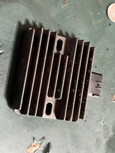 Load image into Gallery viewer, sold local june2025—-f 90 hp Yamaha voltage RECTIFIER REGULATOR 6D3-81960-00-00 four stroke 2006 some 115 compatibility