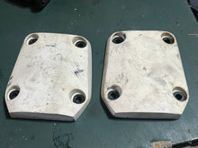 Load image into Gallery viewer, 225 200 150 hp Johnson Evinrude 37773 0338741 lower engine mount covers v6 TWO STROKE 1993-2000 90-225 hp compatibility