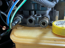 Load image into Gallery viewer, Mercury Mercruiser Bravo 1 865380A25 TILT/TRIM PUMP ASSY I/O Sterndrive SAE-J11711 with reservior, trim relays, holder like new mercruiser 1986 to present 3.0, 4.3, 5.0. 5.7, 7.4 liter alpha, bravo