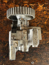 Load image into Gallery viewer, 150 200 hp Yamaha CAMSHAFT ASSY air compressor 68F-12170-00-00 68F-12170-10-00 two stroke HPDI 2000-2003 also 175 hp 2001-2003