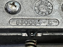 Cargar imagen en el visor de la galería, 200 hp Mercury CARBURETOR SET WMH 16-1 16-2 16-3 top 3308-9672A44 3311-818650A4 818650A52, center 3308-9672A45 818650A5 818650A53, bottom 3308-9672A46 818650A6 818650A59 two stroke v6 compatible 175 150 hp