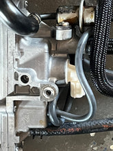 Load image into Gallery viewer, f 150 hp Yamaha VST 63P-14180-00-00 FLOAT CHAMBER & 63P-13907-01-00 FUEL PUMP tested FOUR STROKE 2005 nla, super #s: 63P-14180-01-00, 63P-14180-02-00, 63P-14180-03-00 2005-2007