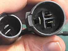 Cargar imagen en el visor de la galería, 115 130 hp Yamaha VOLTAGE regulator rectifier 6R3-10 6R3-81960-00-00 two stroke some compatibility 115-225 1990-2007