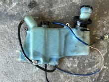 Load image into Gallery viewer, 50 hp Yamaha OIL TANK 63D-21707-00-00 LEVEL GAUGE 63D-85720-00-00 CAP 6H4-21770-00-00 two stroke 2000-2009 some 40 hp compatibility