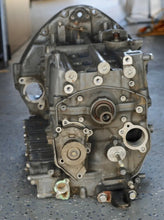 Cargar imagen en el visor de la galería, BF 115 130 hp Honda Cylinder Block w rotating assy 1997 Four stroke