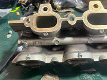 Cargar imagen en el visor de la galería, DF 225 250 200 hp Suzuki INTAKE MANIFOLD 13110-93J00 with bolts Four Stroke 2004-2024