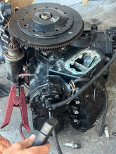 Cargar imagen en el visor de la galería, 140 hp Evinrude Johnson v4 Looper CYLINDER CRANKCASE ASSY 0432407 0437405 0438029 0438796 TWO STROKE powerhead 1989 good cold compression 145 or better on all