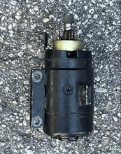 Lade das Bild in den Galerie-Viewer, 90 85 75 hp Yamaha STARTING MOTOR 688-81800-12-00 two stroke 1994-2009