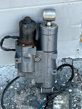 Lade das Bild in den Galerie-Viewer, 50 40 hp Yamaha 62Y-43800-01-4D POWER TRIM TILT ptt two stroke 2003-2009