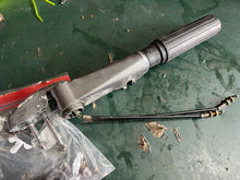 Cargar imagen en el visor de la galería, sold ebay apr2026—-DT 6 hp Suzuki TILLER HANDLE 63111-98102-0ED & cover corner 63113-98120-0ED two stroke 1999 ‘92-2002
