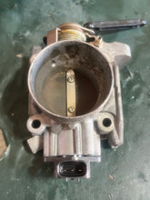 Lade das Bild in den Galerie-Viewer, DF 115 100 140 hp Suzuki THROTTLE BODY ASSY 13300-92J00, THROTTLE ROD NO.2 19130-92J00 four stroke 2013