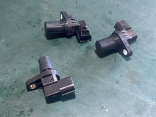Load image into Gallery viewer, DF 250 hp Suzuki 33220-69J00 ckp Cam Position Sensor oem Four Stroke 2004-2019 some 300 225 200 hp compatibility