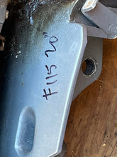 Lade das Bild in den Galerie-Viewer, f 115 hp Yamaha 20” MIDSECTION UPPER CASING 68V-45111-10-8D SWIVEL 64E-43311-10-8D EXHAUST 67F-41137-01-94 STEERING BRACKET 68V-42510-10-8D Four Stroke 2000-up