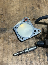 Load image into Gallery viewer, 90 75 hp Yamaha carburetor set with linkages 6H1-14301-07-00 6H1-14302-07-00 6H1-14303-07-00 Two Stroke 1992-2003