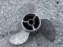Cargar imagen en el visor de la galería, Mercury Racing Cleaver Propeller 48-74602-23 RH prop 23p