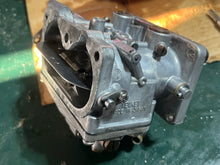 Load image into Gallery viewer, 115 hp Yamaha CARBURETOR UPPER 6E5-14301-03-00 6e503 two stroke 1984 - one broken screw in 1 of 4 carb bowl screws
