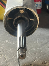 Cargar imagen en el visor de la galería, 225 hp Johnson Evinrude 30” GEAR CASE ASSY lower unit 5001614 0438045 two stroke 1998 29.25 inch from water pump to driveshaft 150-250hp