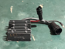 Cargar imagen en el visor de la galería, 115 130 hp Yamaha VOLTAGE regulator rectifier 6R3-10 6R3-81960-00-00 two stroke some compatibility 115-225 1990-2007
