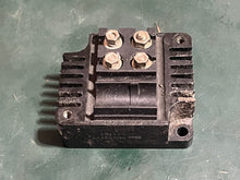 Cargar imagen en el visor de la galería, 115 130 hp Yamaha 6G5-81960-A0-00 voltage RECTIFIER & REGULATOR 1986-96 two stroke 85-200 hp