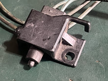 Cargar imagen en el visor de la galería, 60 - 200 hp Johnson Evinrude 0587358  TRIM LIMITER SWITCH 586786 two stroke