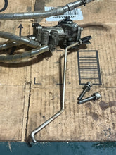 Cargar imagen en el visor de la galería, DT 140 115 hp Suzuki 16100-94605 OIL PUMP ASSY 1987-1996 CONTROL ROD 16411-94601 two stroke