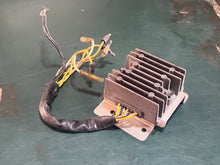 Cargar imagen en el visor de la galería, 150 - 250 HP Suzuki 32800-92e10 Voltage Regulator & Rectifier  Assembly, Electrical Two Stroke Superseded by 32800-92E00 super six
