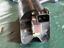 Lade das Bild in den Galerie-Viewer, DF 115 hp Suzuki IGNITION COIL #2 33420-90J00 f6t546 33720-90J00 33730-90J00 Four Stroke 2013 2001-2021 some 90 100 hp