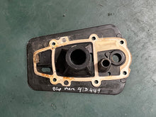 Lade das Bild in den Galerie-Viewer, 8 HP Mercury 413449 bottom cowl ADAPTER PLATE - USE WITH DESIGN II WATER TUBE oem