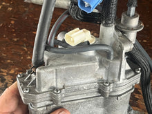 Load image into Gallery viewer, f 150 hp Yamaha vst FLOAT CHAMBER ASSY 63P-14180-20-00 pump 63P-13907-03-00 four stroke 2015-2019 f150xb