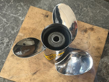 Lade das Bild in den Galerie-Viewer, Turbo Boat Propeller Right Hand 14 1/4 x 15 Pitch Stainless VO142515RA OMC COBRA VOLVO