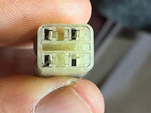 Load image into Gallery viewer, 75 90 hp Yamaha TRIM angle SENDER 6H1-83672-11-00 two stroke 1994-2000