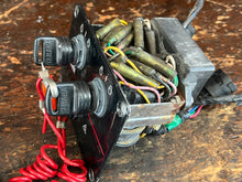 Cargar imagen en el visor de la galería, 115 - 300 hp Yamaha Outboard Key Panel Switch Assy 6K1-82570-13-00 for Two & Four Stroke - push-to-choke