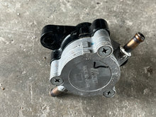 Load image into Gallery viewer, f 115 hp Yamaha FUEL PUMP 68V-24410-00-00 four stroke 2000-2011 some 75 80 90 100 hp compatibility