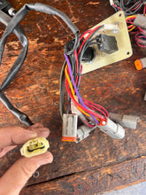 Cargar imagen en el visor de la galería, BF 250 225 200 hp MECHANICAL ENGINES 36452-ZW7-410AH four stroke FOR 3-pin main harnesses - some 40 - 250 hp compatibility