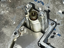 Cargar imagen en el visor de la galería, 150 - 300 hp Yamaha 68F-14182-01-00 VST FLOAT CHAMBER COVER 60V-14182-01-00 PUMP LEAD WIRE 68F-82509-00-00 2000-2011 two stroke HPDI