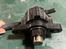 Cargar imagen en el visor de la galería, DF 200 hp Suzuki FUEL PUMP 15100-96J01 four stroke 2020-2024 HOSES 15193-96J11 15194-96J11