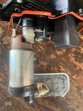 Load image into Gallery viewer, vf 90 75 hp Yamaha 6FP-14180-00-00 vst FLOAT CHAMBER ASSY 2017-2022 four stroke 6FP-13910-00-00 FUEL PUMP ASSY