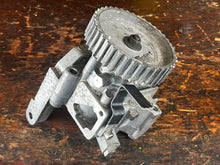 Load image into Gallery viewer, 150 200 hp Yamaha CAMSHAFT ASSY air compressor 68F-12170-00-00 68F-12170-10-00 two stroke HPDI 2000-2003 also 175 hp 2001-2003