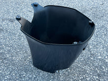 Lade das Bild in den Galerie-Viewer, 150 175 200 hp Yamaha BOTTOM COWLING APRON 68F-42741-00-4D two stroke 2.6 HPDI 2000-2011 some 175 200 hp compatibility