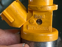 Lade das Bild in den Galerie-Viewer, 250 300 hp Yamaha HPDI FUEL INJECTOR 60V-13761-00-00 e7t25080 two stroke 2003-2009 some compatibility 200 225 hp cleaned