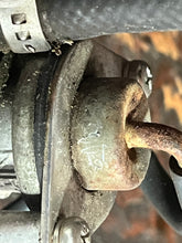 Cargar imagen en el visor de la galería, sold shopify aug2025—-250 225 200 HP Yamaha 65L-14980-00-00 FLOAT CHAMBER, 65L-14182-00-00 COVER, 65L-13907-00-00 FUEL PUMP ox66 1997-1998 Two Stroke